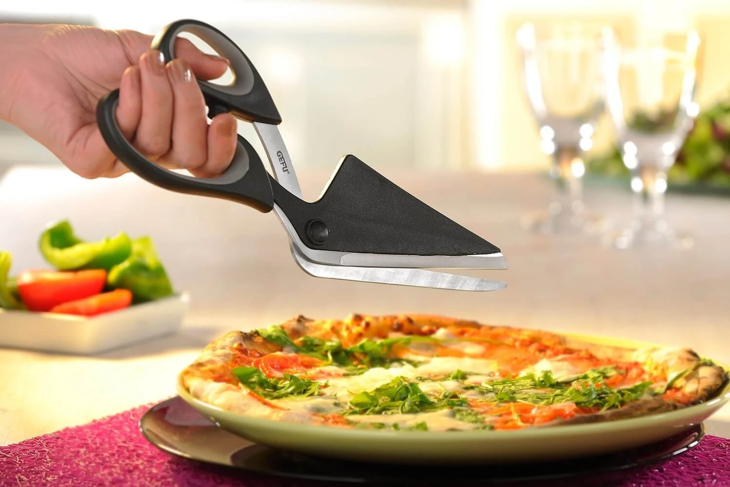 GEFU Pezzo 2 In 1 Pizza Scissors 4 GEFU Pezzo 2 In 1 Pizza Scissors - Image 4