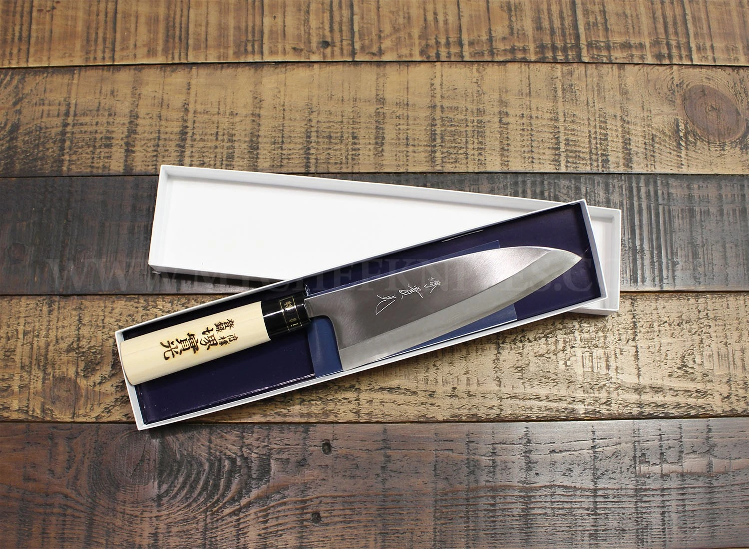 Jikko Tokusei Japanese Deba Knife 18cm Nihon Steel Blade, Magnolia Wood Handle 2 Jikko Tokusei Japanese Deba Knife 18cm Nihon Steel Blade, Magnolia Wood Handle - Image 2