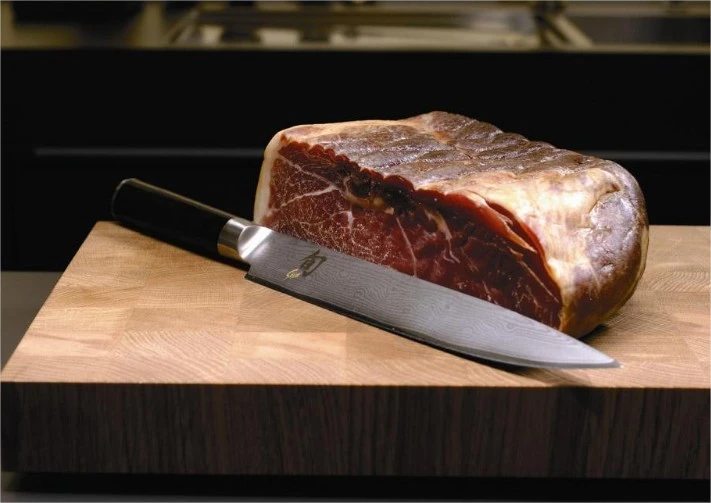 KAI Shun Classic Carving/Slicing Knife 23cm - Damascus Steel Blade 2 KAI Shun Classic Carving/Slicing Knife 23cm - Damascus Steel Blade - Image 2