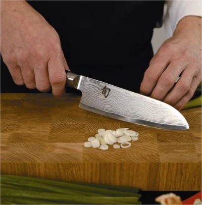 Kai Shun Classic Santoku Knife 18cm - Damascus Steel Blade 2 Kai Shun Classic Santoku Knife 18cm - Damascus Steel Blade - Image 2