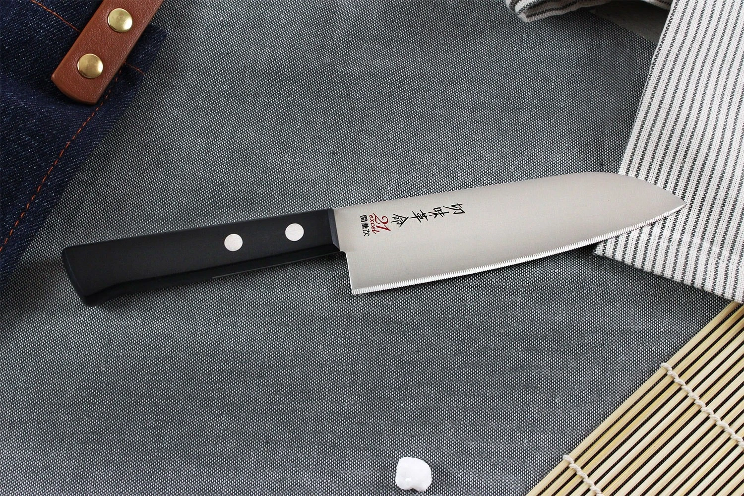 Kanetsugu Rev 21 Santoku Knife Micro-serrated Blade 13.5cm 2 Kanetsugu Rev 21 Santoku Knife Micro-serrated Blade 13.5cm - Image 2