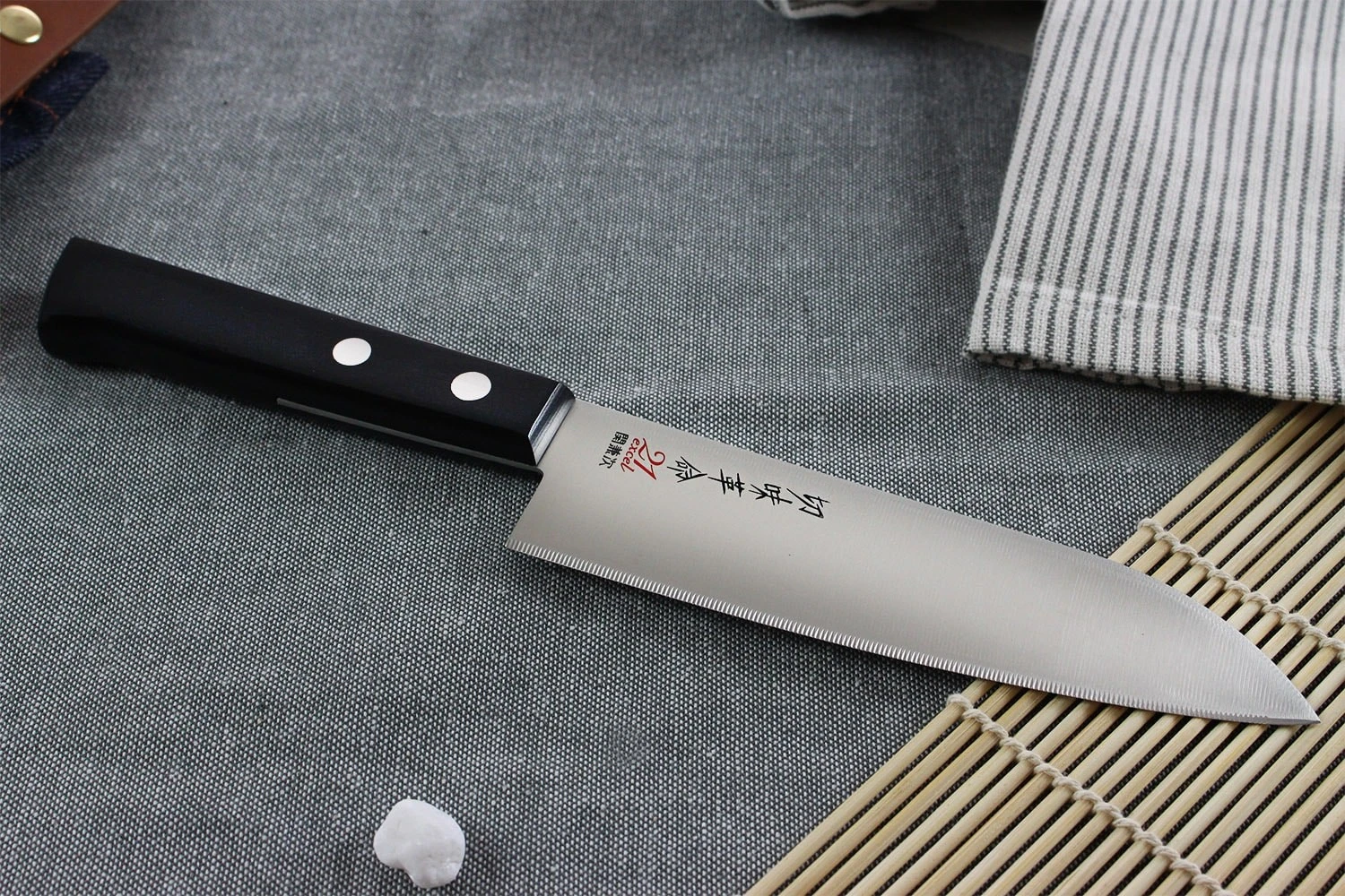 Kanetsugu Rev 21 Santoku Knife Micro-serrated Blade 13.5cm 5 Kanetsugu Rev 21 Santoku Knife Micro-serrated Blade 13.5cm - Image 5